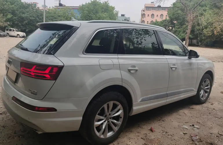 Audi Q7 Car