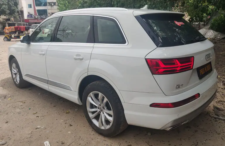 Audi Q7 Car