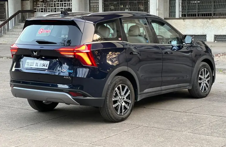 Mahindra XUV700 AX7 AWD AT Diesel