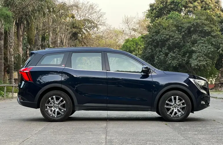 Mahindra XUV700 AX7 AWD AT Diesel