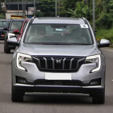 Mahindra XUV700 AX5 AT Diesel